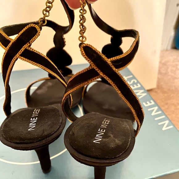 Size 8, Nine West, elegant dress shoes, soft black velvet strap heels. - Picture 4 of 4